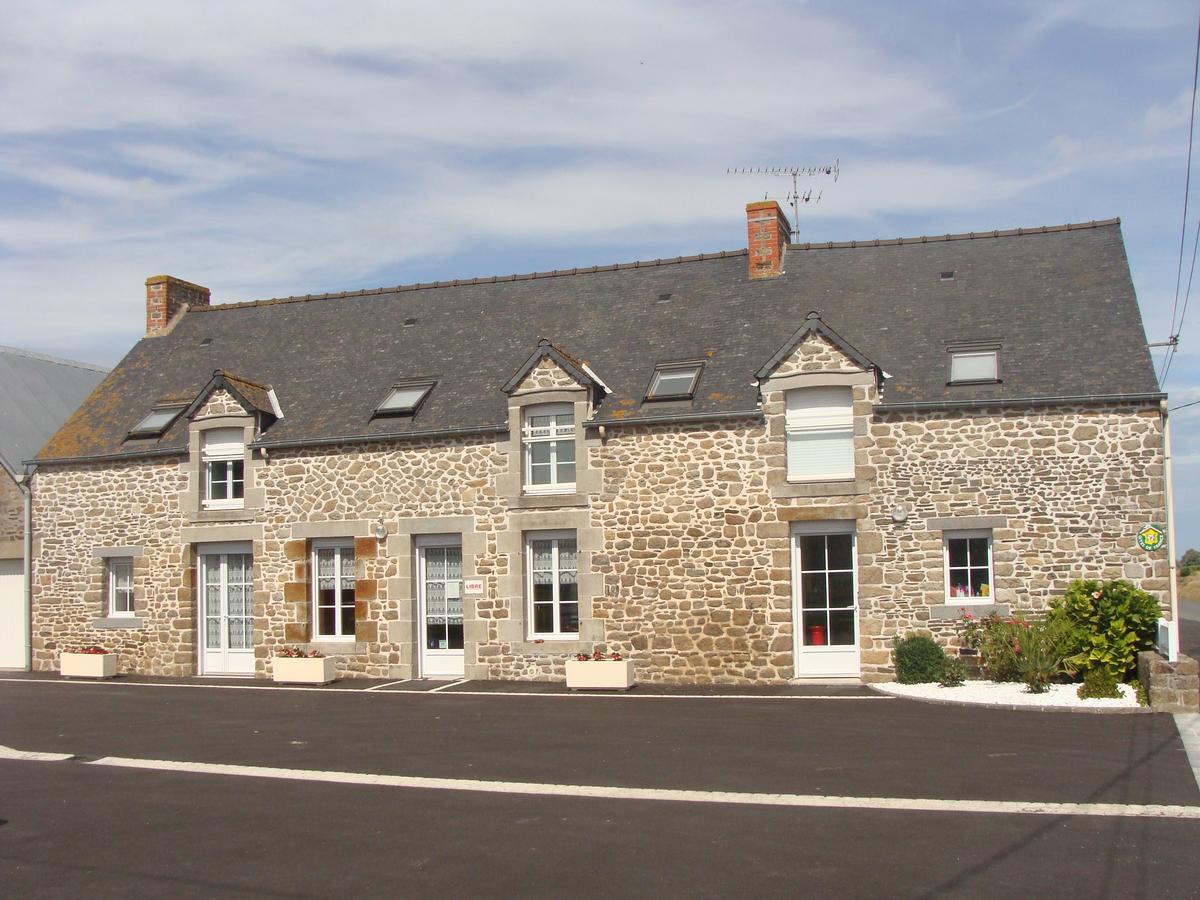 Chambres D'Hotes Le Petit Angle Saint-Broladre Exterior photo