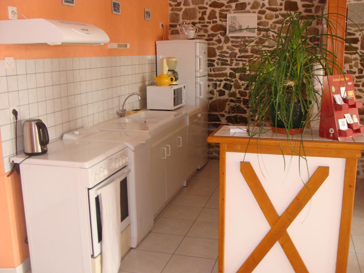 Chambres D'Hotes Le Petit Angle Saint-Broladre Exterior photo